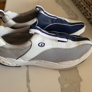 Women’s bowling shoes